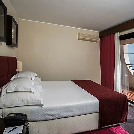 Gale Hotel